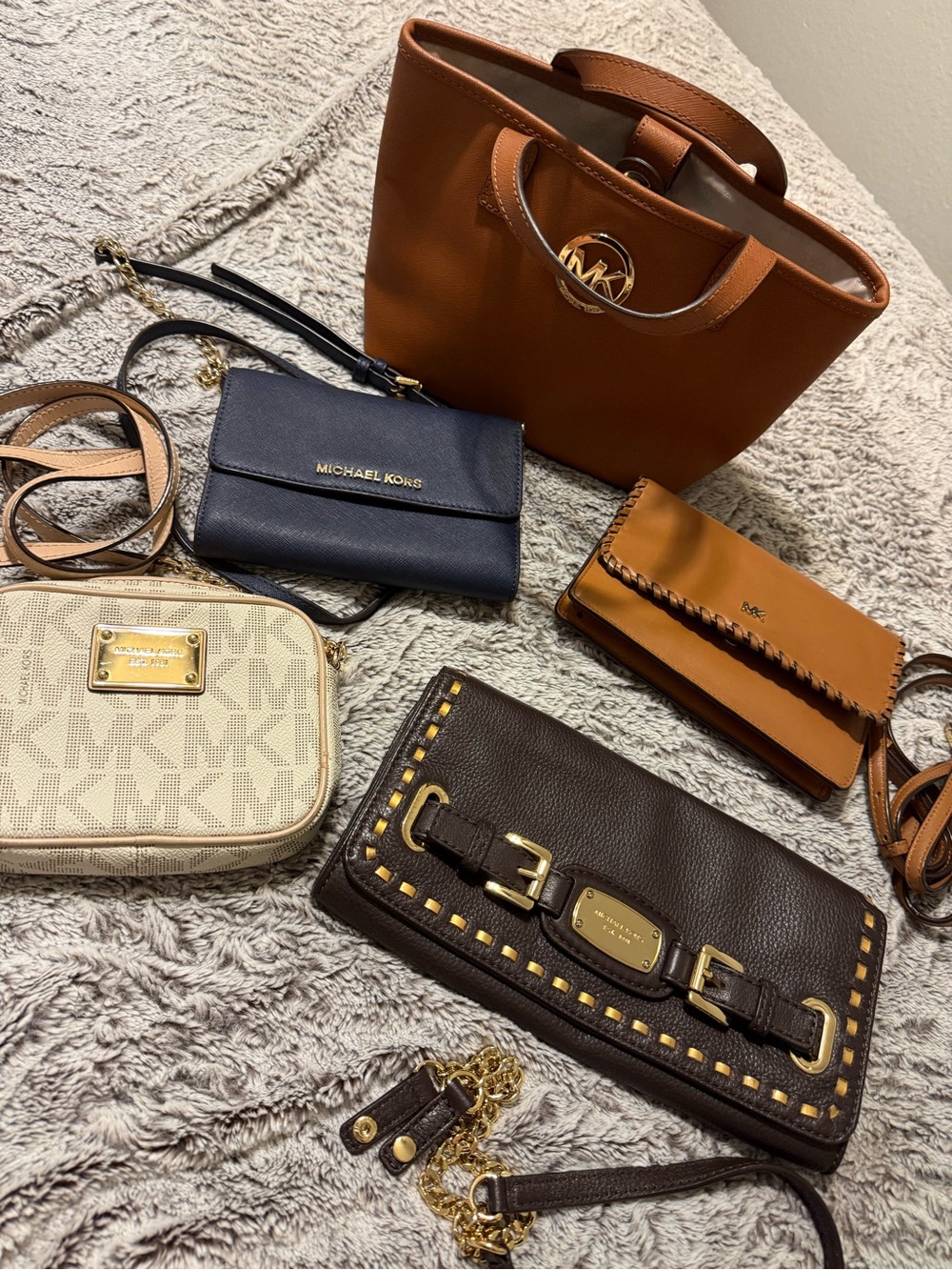 Five (5) Michael Kors purses Tote Bag, Crossbodys